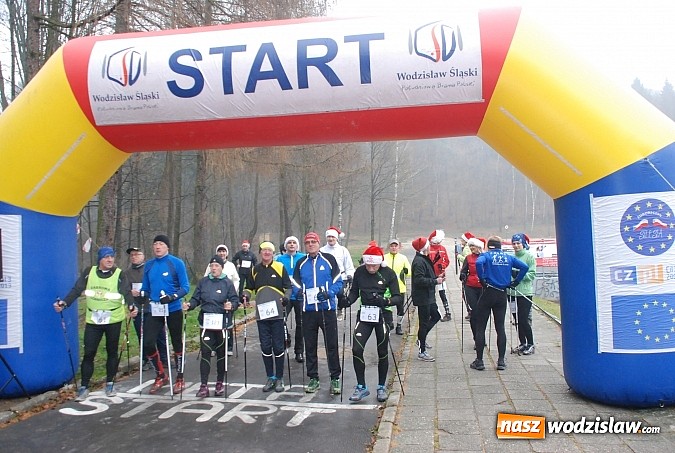 Zdjęcie w galerii na portalu naszwodzislaw.com: Mikołajkowy marsz Nordic Walking już za nami wiadomości z regionu