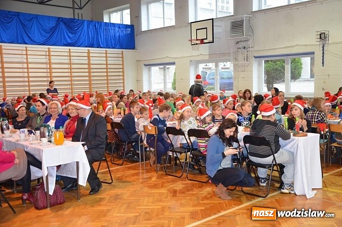 Zdjęcie w galerii na portalu naszwodzislaw.com: Ponad 100 dzieci wzięło udział w Powiatowych Mikołajkach wiadomości z regionu