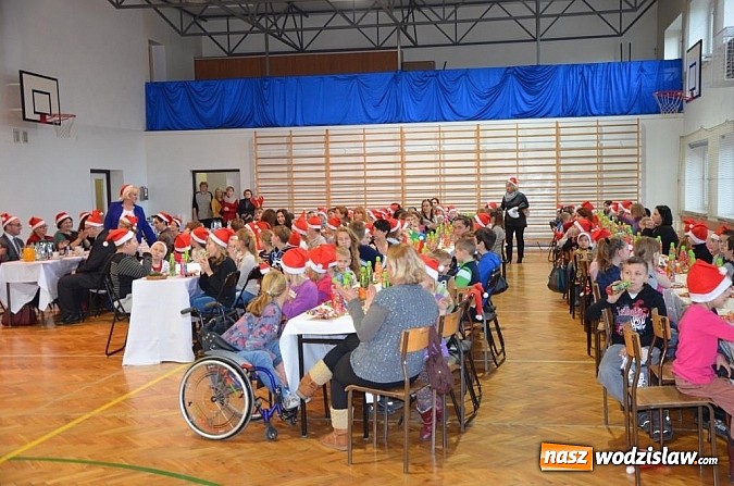 Zdjęcie w galerii na portalu naszwodzislaw.com: Ponad 100 dzieci wzięło udział w Powiatowych Mikołajkach wiadomości z regionu