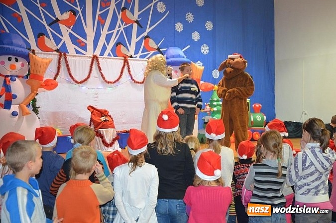 Zdjęcie w galerii na portalu naszwodzislaw.com: Ponad 100 dzieci wzięło udział w Powiatowych Mikołajkach wiadomości z regionu