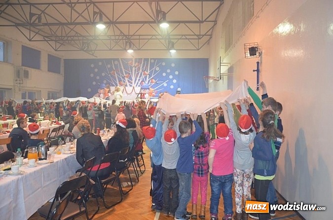 Zdjęcie w galerii na portalu naszwodzislaw.com: Ponad 100 dzieci wzięło udział w Powiatowych Mikołajkach wiadomości z regionu