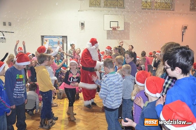 Zdjęcie w galerii na portalu naszwodzislaw.com: Ponad 100 dzieci wzięło udział w Powiatowych Mikołajkach wiadomości z regionu