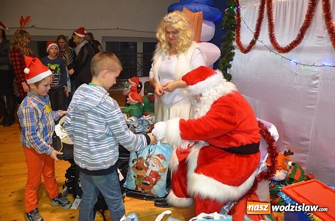 Zdjęcie w galerii na portalu naszwodzislaw.com: Ponad 100 dzieci wzięło udział w Powiatowych Mikołajkach wiadomości z regionu