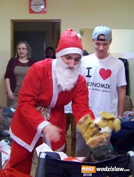 Zdjęcie w galerii na portalu naszwodzislaw.com: Uczniowie ZSE z Raciborza rozdali prezenty  wiadomości z regionu