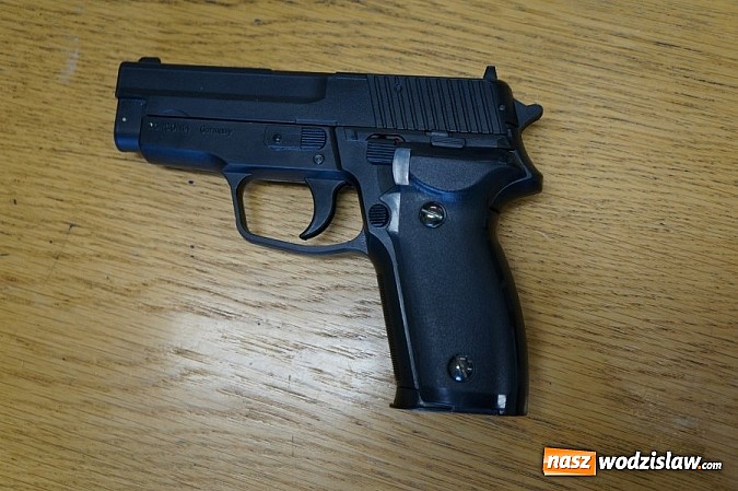 Zdjęcie w galerii na portalu naszwodzislaw.com: W Rogowie doszło do napadu na bank! wiadomości z regionu