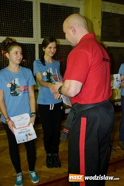 Zdjęcie w galerii na portalu naszwodzislaw.com: Kurs „Bezpieczna Kobieta” zakończony. W zajęciach wzięły udział 82 panie wiadomości z regionu