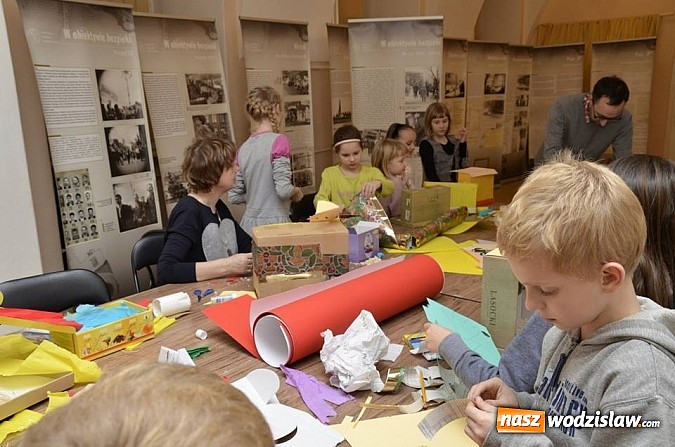Zdjęcie w galerii na portalu naszwodzislaw.com: Warsztaty szopkarskie w wodzisławskim Muzeum wiadomości z regionu