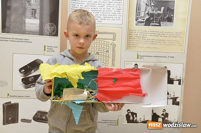 Zdjęcie w galerii na portalu naszwodzislaw.com: Warsztaty szopkarskie w wodzisławskim Muzeum wiadomości z regionu