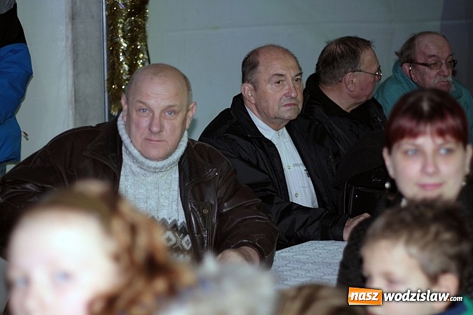 Zdjęcie w galerii na portalu naszwodzislaw.com:  Wodzisławianie po raz ósmy przełamali się opłatkiem wiadomości z regionu