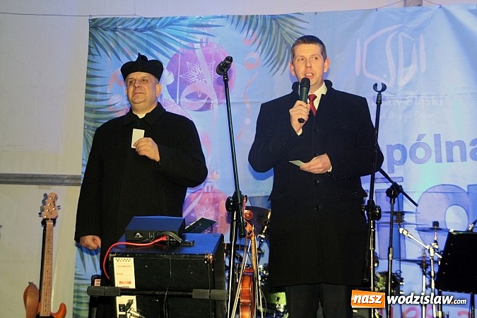 Zdjęcie w galerii na portalu naszwodzislaw.com:  Wodzisławianie po raz ósmy przełamali się opłatkiem wiadomości z regionu