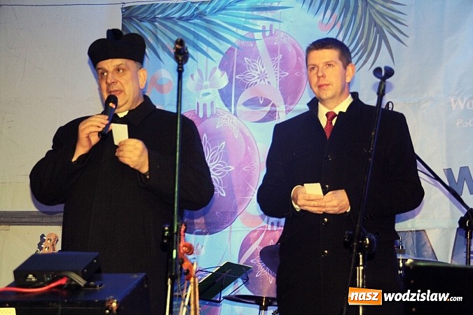 Zdjęcie w galerii na portalu naszwodzislaw.com:  Wodzisławianie po raz ósmy przełamali się opłatkiem wiadomości z regionu