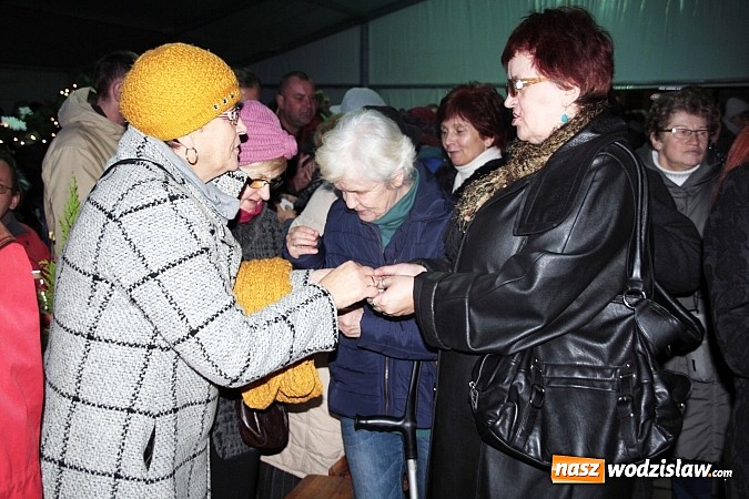 Zdjęcie w galerii na portalu naszwodzislaw.com:  Wodzisławianie po raz ósmy przełamali się opłatkiem wiadomości z regionu