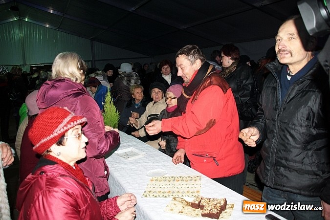 Zdjęcie w galerii na portalu naszwodzislaw.com:  Wodzisławianie po raz ósmy przełamali się opłatkiem wiadomości z regionu