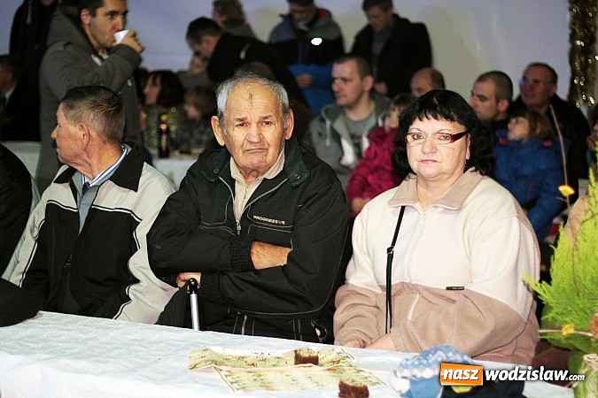 Zdjęcie w galerii na portalu naszwodzislaw.com:  Wodzisławianie po raz ósmy przełamali się opłatkiem wiadomości z regionu