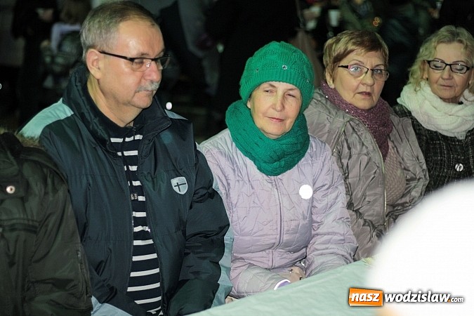 Zdjęcie w galerii na portalu naszwodzislaw.com:  Wodzisławianie po raz ósmy przełamali się opłatkiem wiadomości z regionu