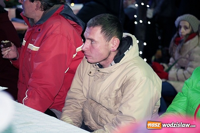 Zdjęcie w galerii na portalu naszwodzislaw.com:  Wodzisławianie po raz ósmy przełamali się opłatkiem wiadomości z regionu