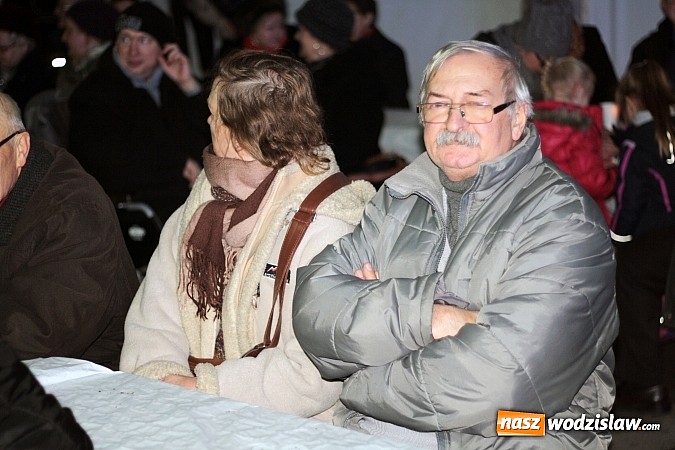 Zdjęcie w galerii na portalu naszwodzislaw.com:  Wodzisławianie po raz ósmy przełamali się opłatkiem wiadomości z regionu