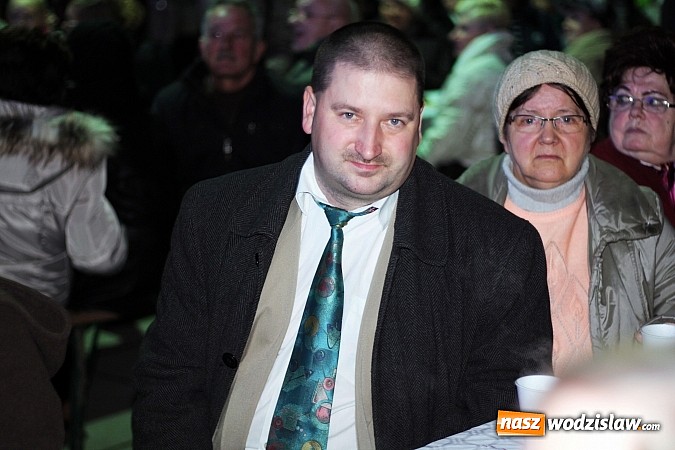 Zdjęcie w galerii na portalu naszwodzislaw.com:  Wodzisławianie po raz ósmy przełamali się opłatkiem wiadomości z regionu