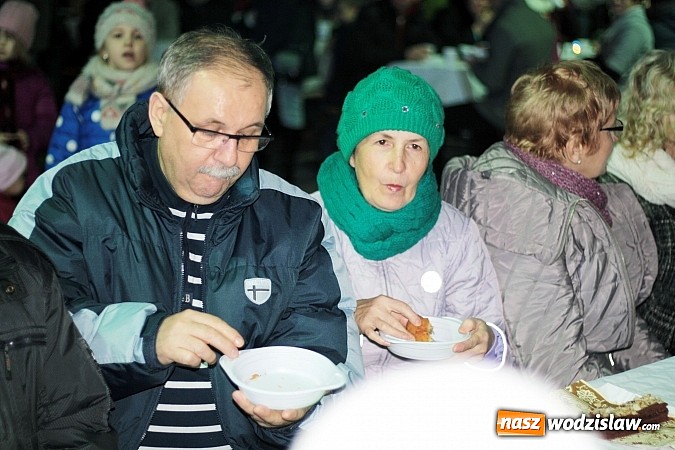 Zdjęcie w galerii na portalu naszwodzislaw.com:  Wodzisławianie po raz ósmy przełamali się opłatkiem wiadomości z regionu