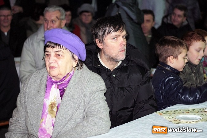 Zdjęcie w galerii na portalu naszwodzislaw.com:  Wodzisławianie po raz ósmy przełamali się opłatkiem wiadomości z regionu