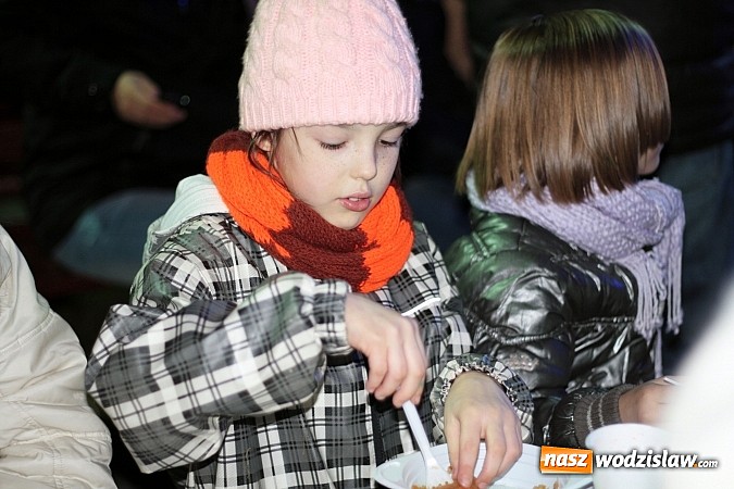 Zdjęcie w galerii na portalu naszwodzislaw.com:  Wodzisławianie po raz ósmy przełamali się opłatkiem wiadomości z regionu