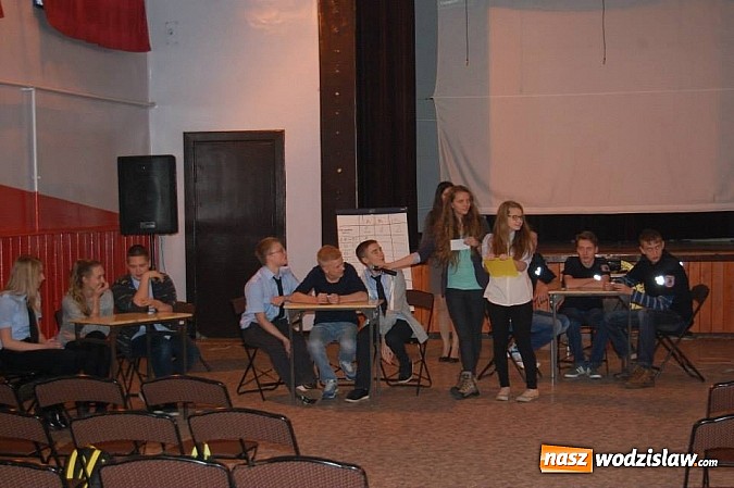 Zdjęcie w galerii na portalu naszwodzislaw.com: Studentka z Chin prowadzi zajęcia w Liceum na Skalnej wiadomości z regionu