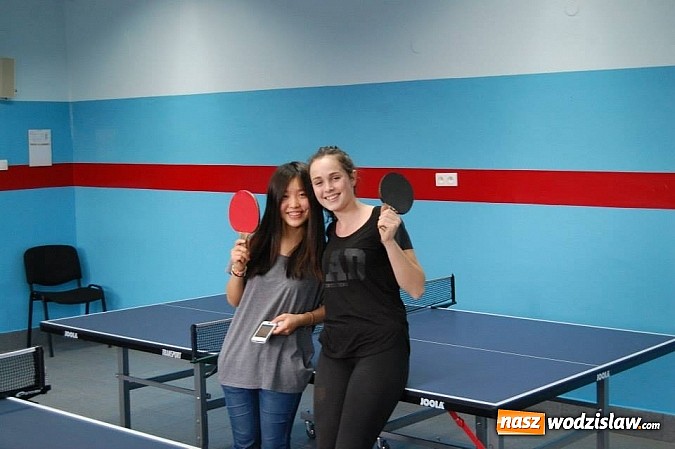 Zdjęcie w galerii na portalu naszwodzislaw.com: Studentka z Chin prowadzi zajęcia w Liceum na Skalnej wiadomości z regionu