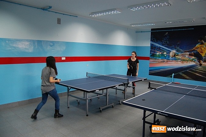 Zdjęcie w galerii na portalu naszwodzislaw.com: Studentka z Chin prowadzi zajęcia w Liceum na Skalnej wiadomości z regionu