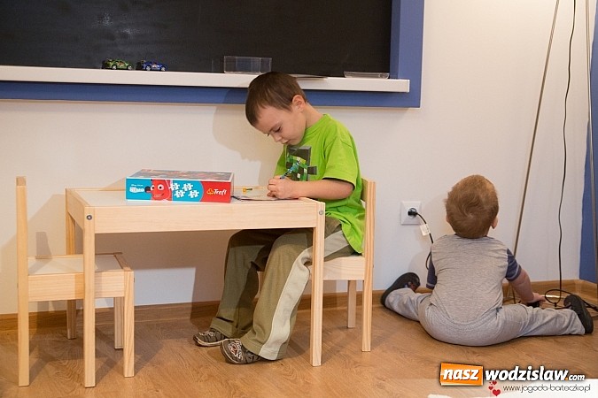 Zdjęcie w galerii na portalu naszwodzislaw.com: Piękne Anioły wyremontowały kolejny pokój. W pomoc zaangażowała się Steczkowska wiadomości z regionu