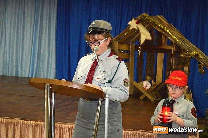 Zdjęcie w galerii na portalu naszwodzislaw.com: Zuchy z Czyżowic przekazały wójtowi Betlejemskie Światełko Pokoju wiadomości z regionu