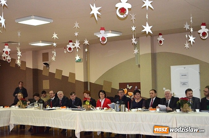 Zdjęcie w galerii na portalu naszwodzislaw.com: Zuchy z Czyżowic przekazały wójtowi Betlejemskie Światełko Pokoju wiadomości z regionu