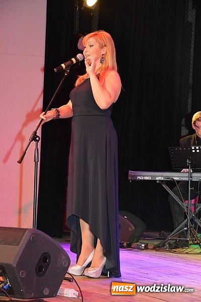 Zdjęcie w galerii na portalu naszwodzislaw.com: Katarzyna Skrzynecka na radlińskich ostatkach kulturalnych wiadomości z regionu