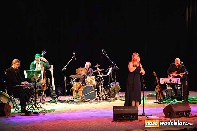 Zdjęcie w galerii na portalu naszwodzislaw.com: Katarzyna Skrzynecka na radlińskich ostatkach kulturalnych wiadomości z regionu