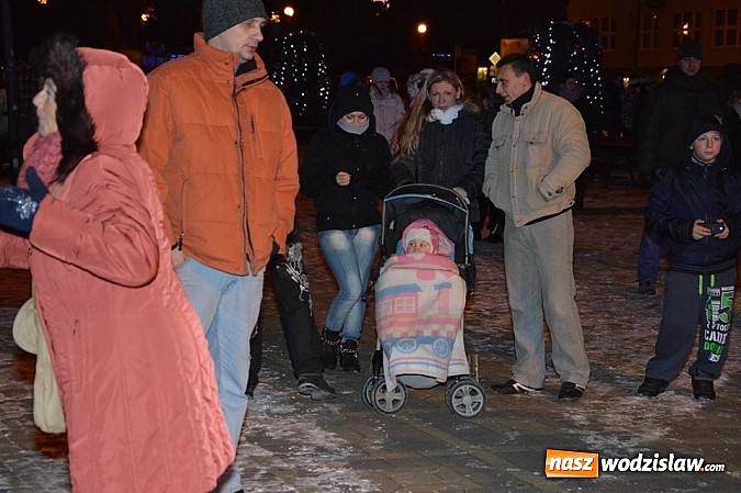 Zdjęcie w galerii na portalu naszwodzislaw.com: Mieszkańcy Radlina wspólnie powitali Nowy Rok wiadomości z regionu