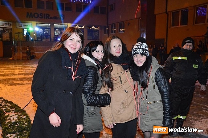 Zdjęcie w galerii na portalu naszwodzislaw.com: Mieszkańcy Radlina wspólnie powitali Nowy Rok wiadomości z regionu