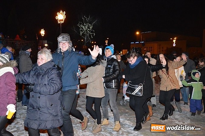 Zdjęcie w galerii na portalu naszwodzislaw.com: Mieszkańcy Radlina wspólnie powitali Nowy Rok wiadomości z regionu