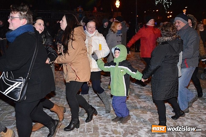 Zdjęcie w galerii na portalu naszwodzislaw.com: Mieszkańcy Radlina wspólnie powitali Nowy Rok wiadomości z regionu