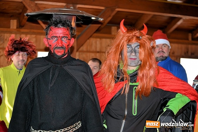 Zdjęcie w galerii na portalu naszwodzislaw.com: Przyjacielski Bieg Sylwestrowy z Klubem Forma za nami. Na starcie stanęło ponad 80. zawodników wiadomości z regionu