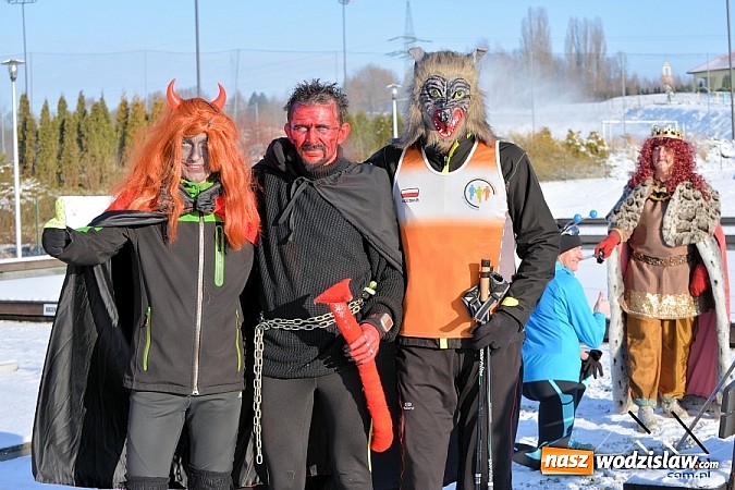 Zdjęcie w galerii na portalu naszwodzislaw.com: Przyjacielski Bieg Sylwestrowy z Klubem Forma za nami. Na starcie stanęło ponad 80. zawodników wiadomości z regionu