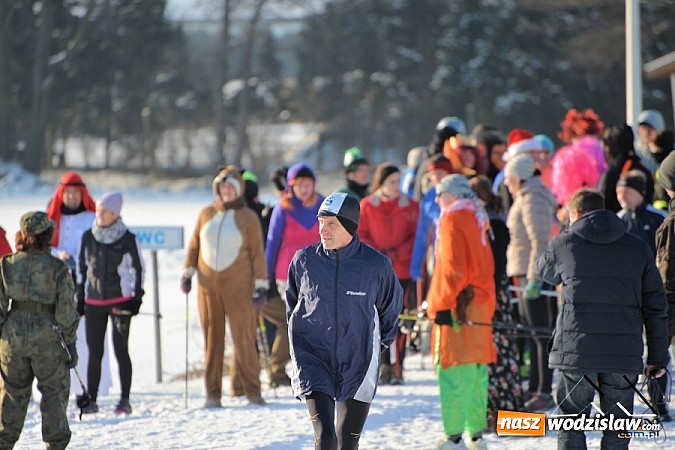 Zdjęcie w galerii na portalu naszwodzislaw.com: Przyjacielski Bieg Sylwestrowy z Klubem Forma za nami. Na starcie stanęło ponad 80. zawodników wiadomości z regionu