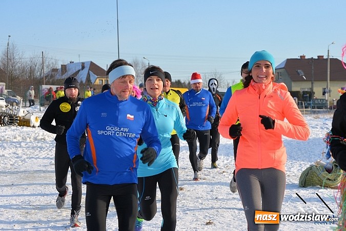 Zdjęcie w galerii na portalu naszwodzislaw.com: Przyjacielski Bieg Sylwestrowy z Klubem Forma za nami. Na starcie stanęło ponad 80. zawodników wiadomości z regionu