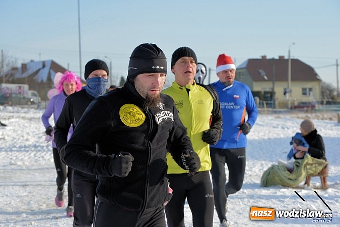 Zdjęcie w galerii na portalu naszwodzislaw.com: Przyjacielski Bieg Sylwestrowy z Klubem Forma za nami. Na starcie stanęło ponad 80. zawodników wiadomości z regionu