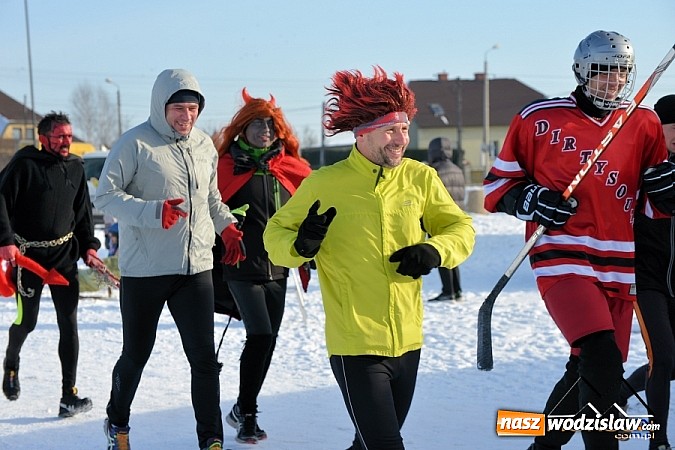 Zdjęcie w galerii na portalu naszwodzislaw.com: Przyjacielski Bieg Sylwestrowy z Klubem Forma za nami. Na starcie stanęło ponad 80. zawodników wiadomości z regionu