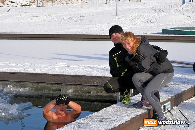 Zdjęcie w galerii na portalu naszwodzislaw.com: Przyjacielski Bieg Sylwestrowy z Klubem Forma za nami. Na starcie stanęło ponad 80. zawodników wiadomości z regionu