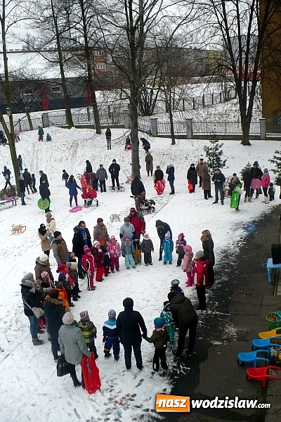 Zdjęcie w galerii na portalu naszwodzislaw.com: Rodzinne zabawy na śniegu w PP nr 6 w Wodzisławiu Śląskim wiadomości z regionu