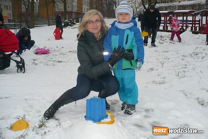 Zdjęcie w galerii na portalu naszwodzislaw.com: Rodzinne zabawy na śniegu w PP nr 6 w Wodzisławiu Śląskim wiadomości z regionu