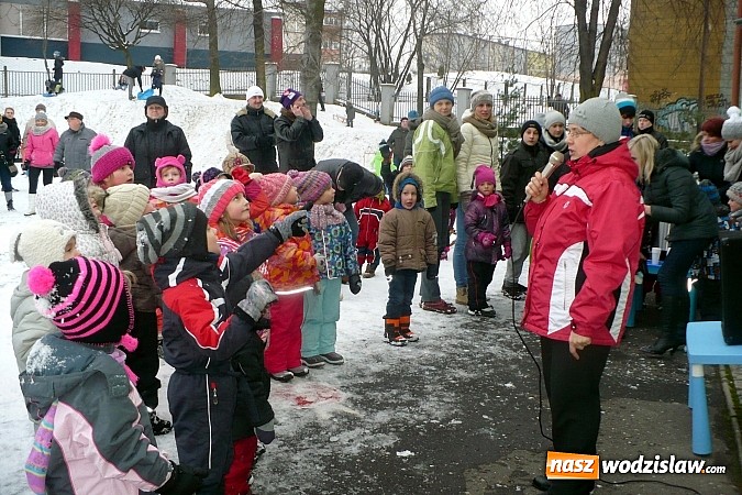 Zdjęcie w galerii na portalu naszwodzislaw.com: Rodzinne zabawy na śniegu w PP nr 6 w Wodzisławiu Śląskim wiadomości z regionu