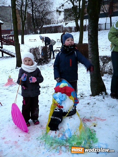 Zdjęcie w galerii na portalu naszwodzislaw.com: Rodzinne zabawy na śniegu w PP nr 6 w Wodzisławiu Śląskim wiadomości z regionu