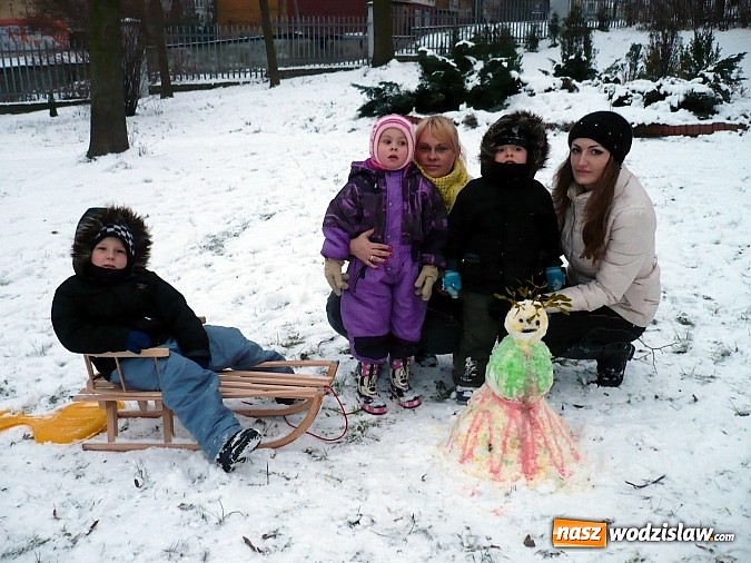Zdjęcie w galerii na portalu naszwodzislaw.com: Rodzinne zabawy na śniegu w PP nr 6 w Wodzisławiu Śląskim wiadomości z regionu