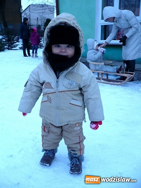 Zdjęcie w galerii na portalu naszwodzislaw.com: Rodzinne zabawy na śniegu w PP nr 6 w Wodzisławiu Śląskim wiadomości z regionu